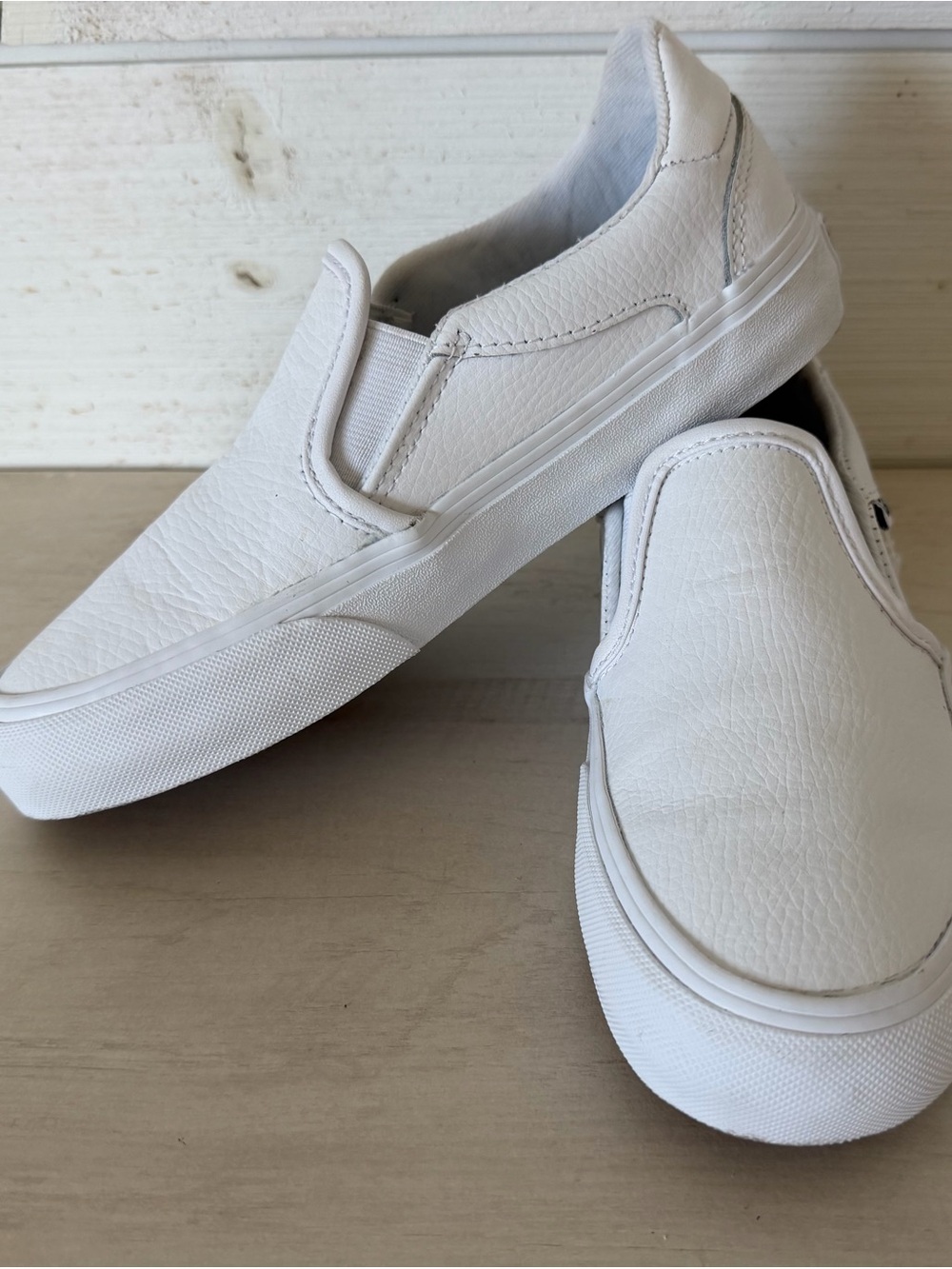 Vans Asher Leather Slip On Sneakers Women’s Size 5 White Ortholite NEW